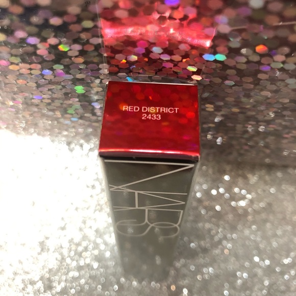 BNIB! NARS Full Vinyl Lip Lacquer in Red District - Picture 5 of 6